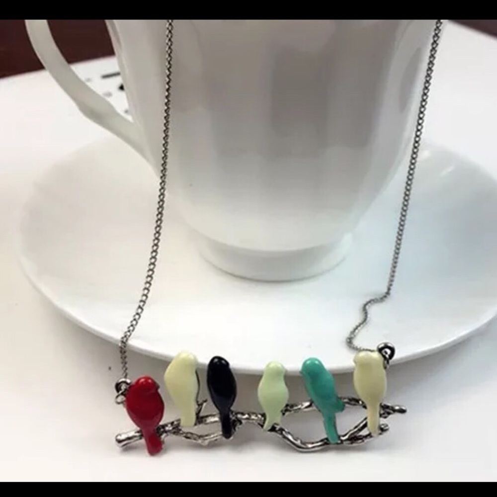 Beautiful multi colored bird necklace silver NEW - Picture 2 of 7